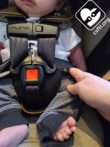 Nuna EXEC slack in harness without harness pads