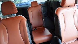 The 8-passenger 2022 Kia Carnival has a 'Captain Kirk chair'