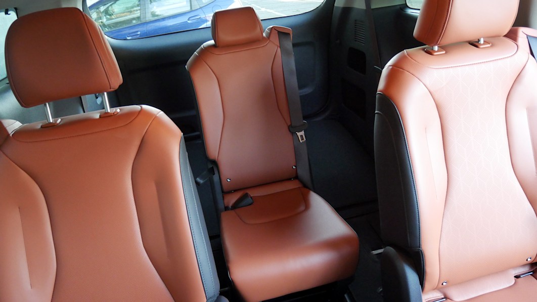 The 8-passenger 2022 Kia Carnival has a 'Captain Kirk chair'