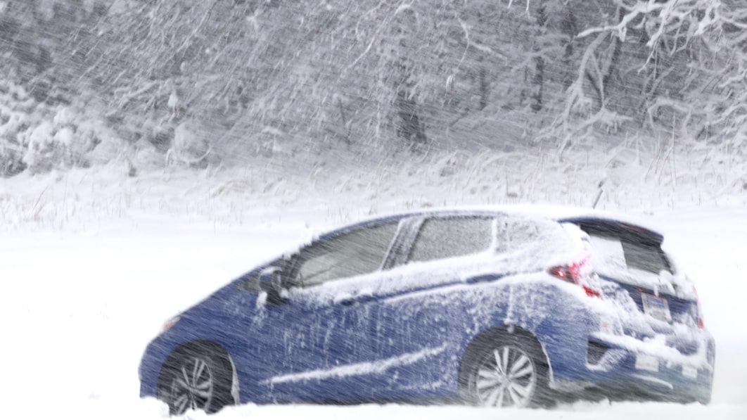 Essential gear for your car's winter emergency kit