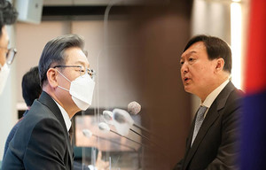 [Reporter's Notebook] Rival candidates 'politicize' foreign residents' health insurance issue - Korea Biomedical Review