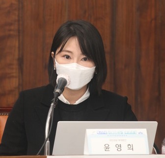 Yoon Young-hee, deputy spokespeson of People’s Party