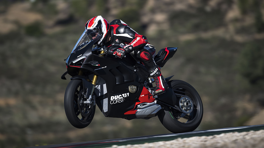 2023 Ducati Panigale V4 SP2 packs 228 hp and a lot of racing hardware