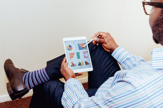 An insurance sales rep running an insurance cross-selling audit