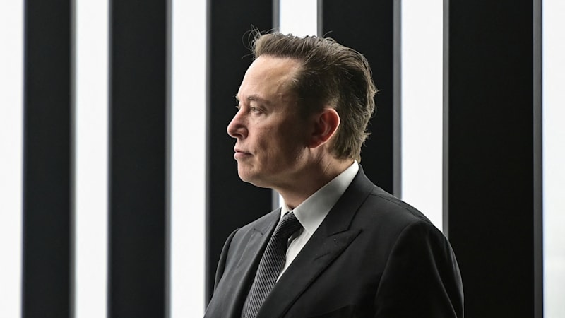 SEC to Elon Musk: Regarding your tweets, 'a deal is a deal'