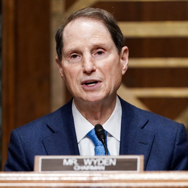 Sen. Wyden Calls for 6 Economic Actions Against Russia