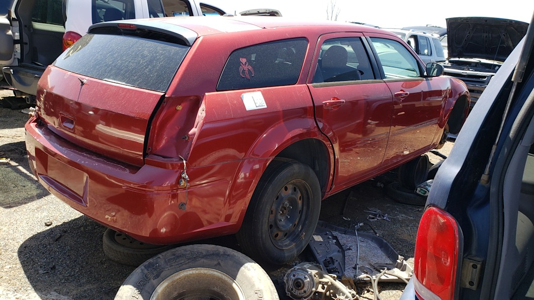 Junkyard Gem: 2006 Dodge Magnum SE