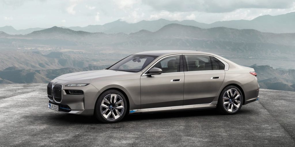 View Photos of the 2023 BMW i7