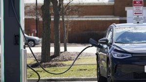 Biden administration, auto leaders want 'seamless' EV charging station use