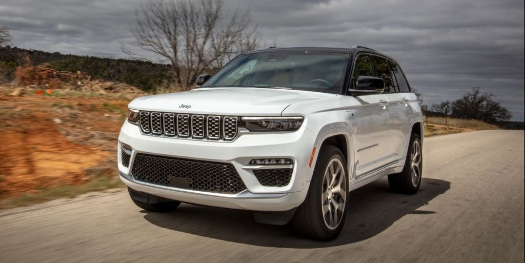 View Photos of the 2022 Jeep Grand Cherokee 4xe