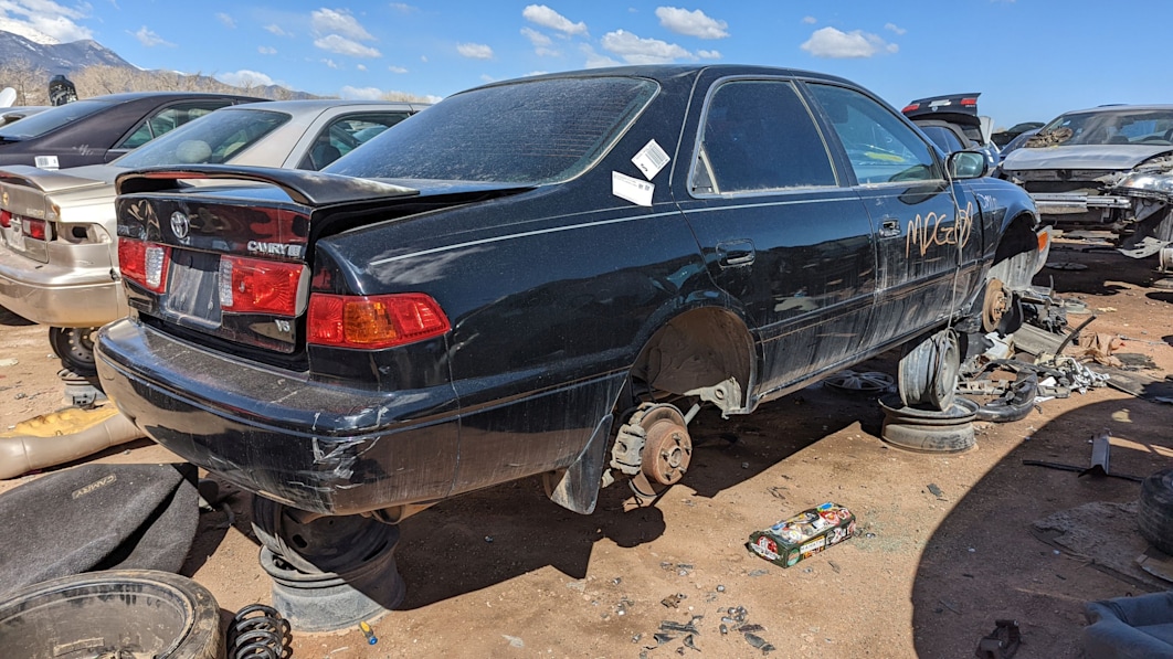 Junkyard Gem: 2000 Toyota Camry LE with V6 and a manual(!)