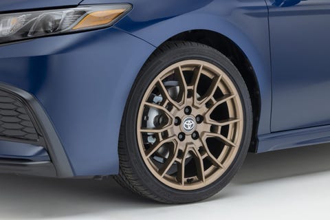 2023 toyota camry nightshade bronze wheels