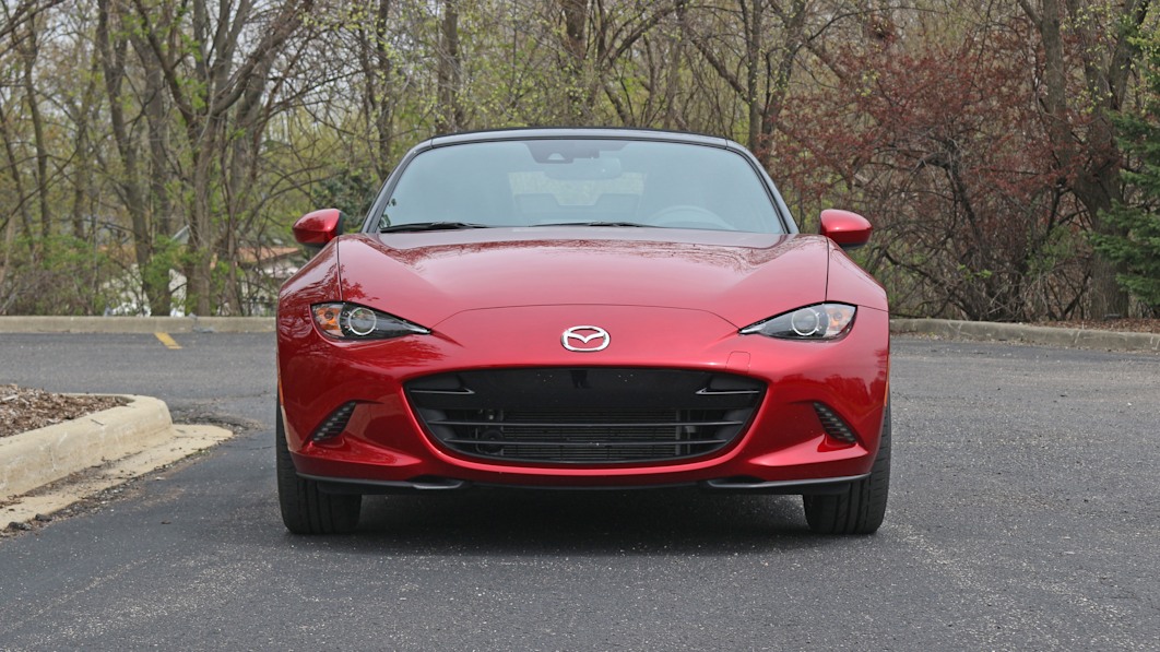 2022 Mazda MX-5 Miata Road Test | Old dog, new trick