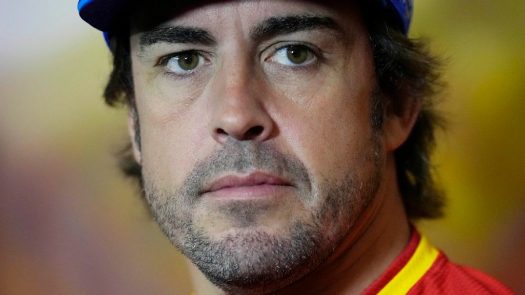 Alonso accuses race stewards of incompetence