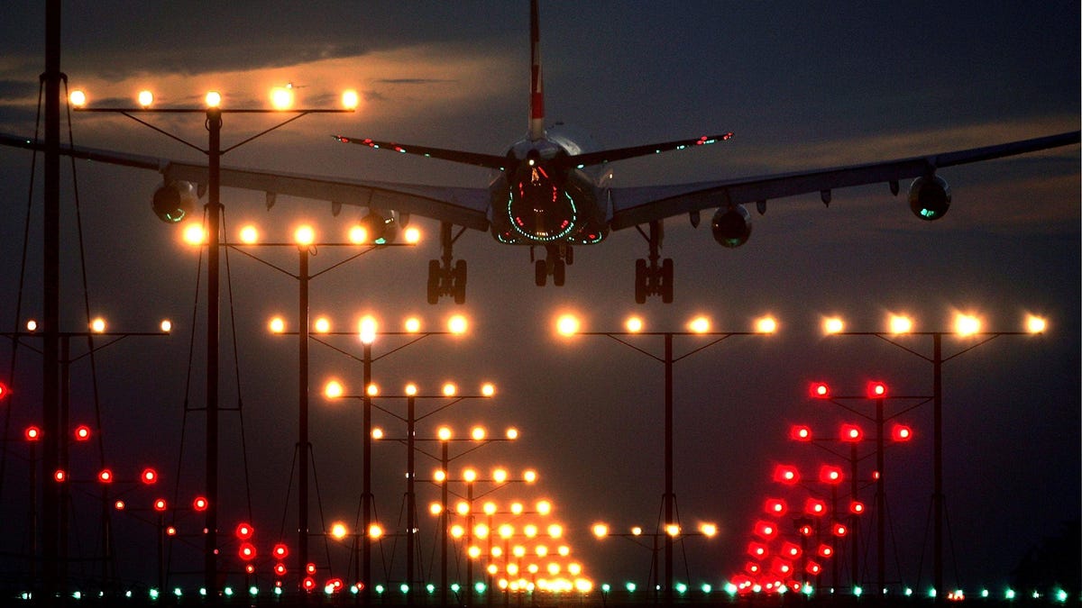 Detroit Airport's Runway Approach Lights Keep Shutting Off When They're Needed Most