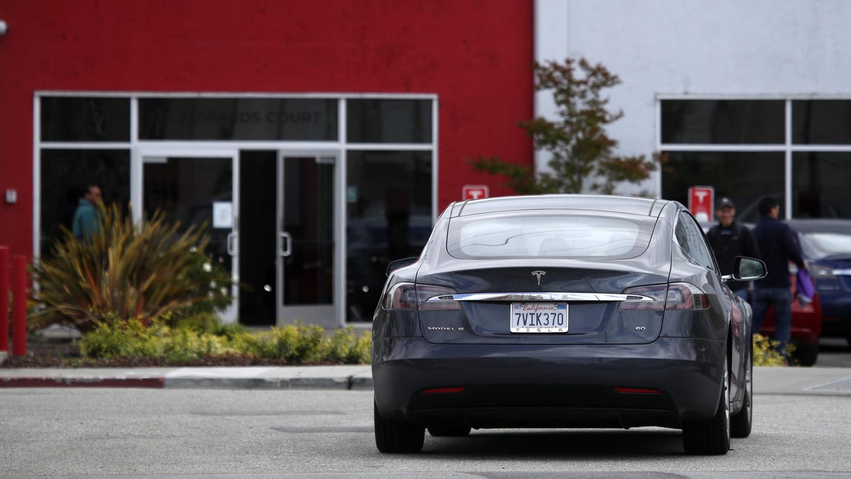 Tesla Driver on Trial for Autopilot Crash That Killed Two