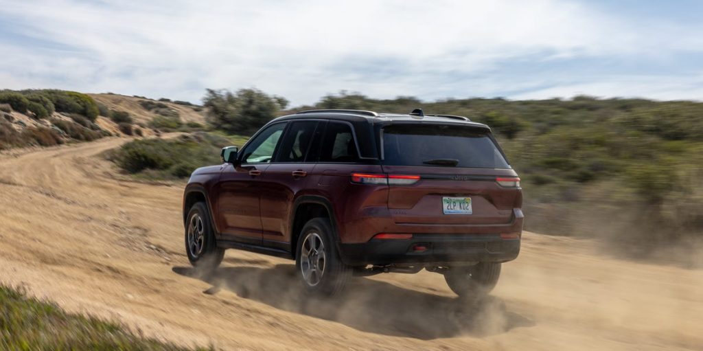 View Photos of the 2022 Jeep Grand Cherokee Trailhawk