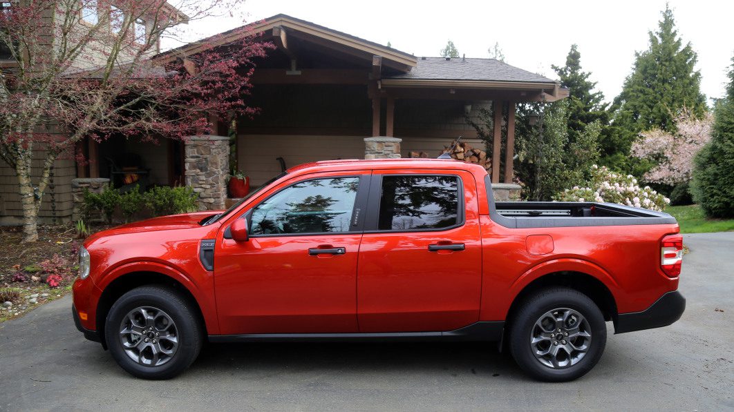 2022 Ford Maverick XLT cargo test | Truck enough