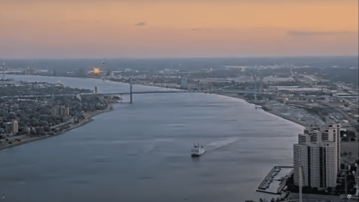 Enjoy This Overnight Timelapse of Planes, Ships Moving Through Detroit