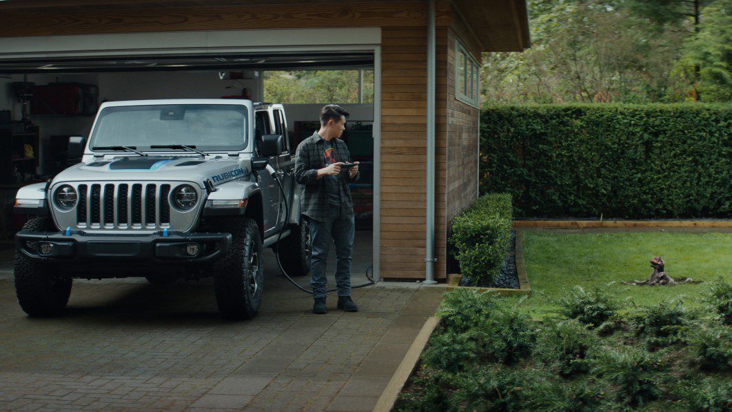 Jeep ad features new 'Jurassic World' dinosaur and 4xe models