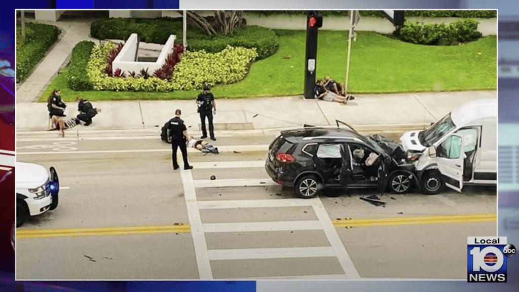 Naked Florida Couple Crashes into FedEx Truck While Doing Things We Can't Explicitly Describe in a Headline