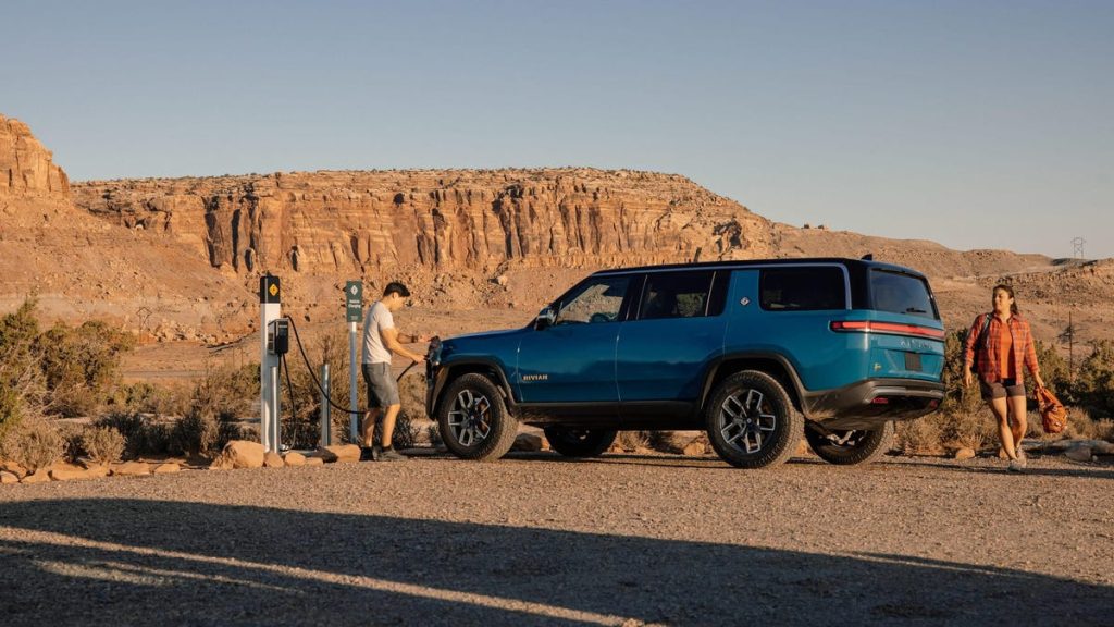 Rivian Delays R1S Deliveries Until the End of the Year