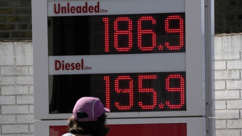 Tank of gas in UK tops 100 pounds ($125), at $8.80/gallon