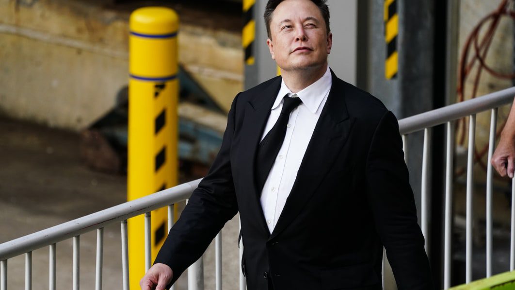 Tesla investor sues Musk, board over 'toxic workplace culture'