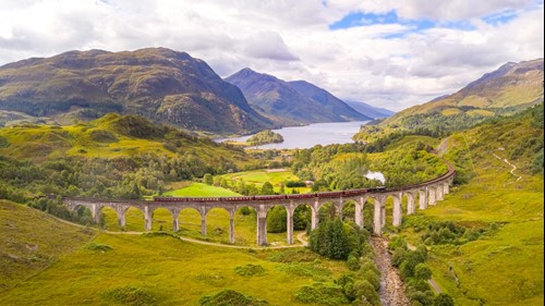image of the Glenfinnan Viaduct in the Scottish Highlands