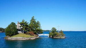 The Smallest International Bridge Connects the U.S. and Canada