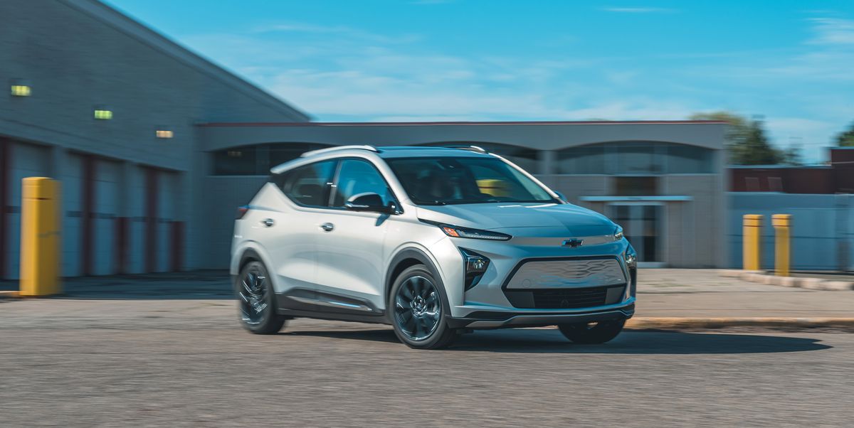 View Photos of the 2022 Chevrolet Bolt EUV