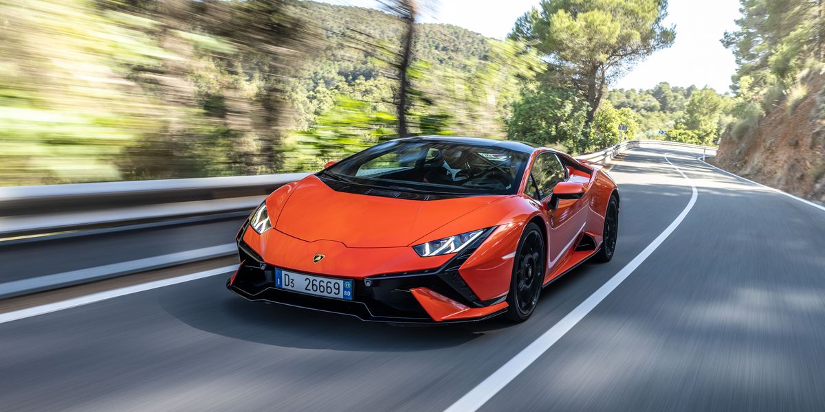 2022 Lamborghini Huracán Tecnica Hits a Sweet Spot