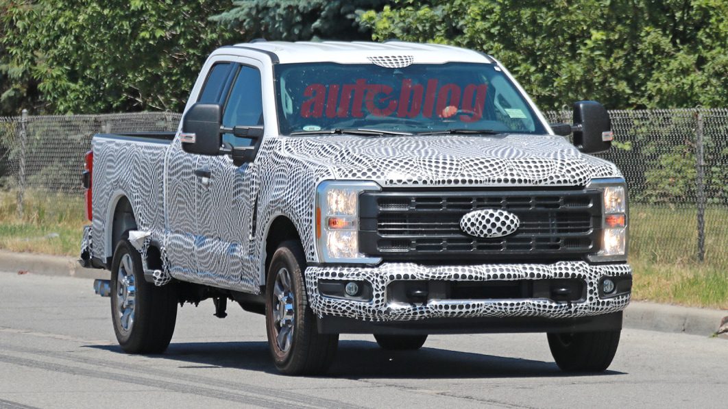 2023 Ford Super Duty spy photos show big lights, bed steps