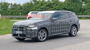 Next-generation BMW X3 spy photos show another big grille