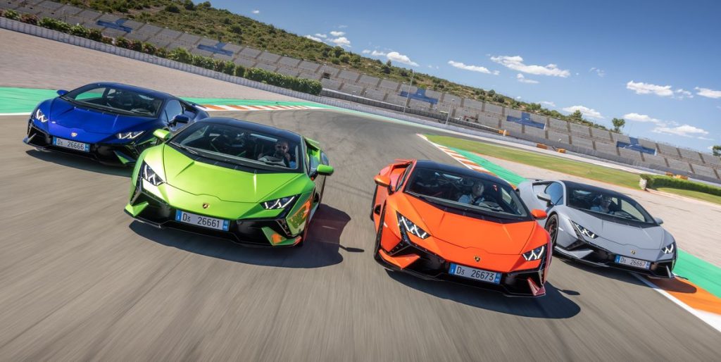 View Photos of the 2022 Lamborghini Huracán Tecnica