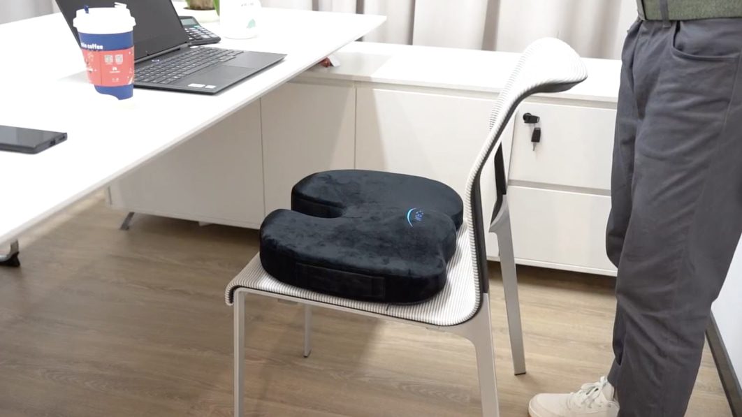 This car seat cushion for back pain has quietly racked up over 8,000 five-star reviews