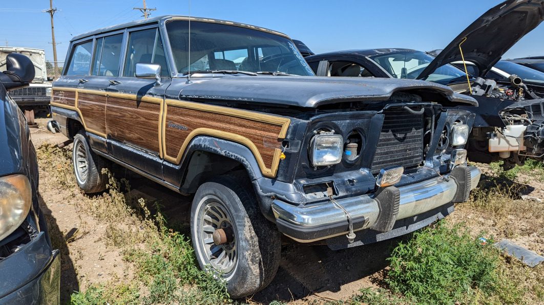 Junkyard Gem: 1989 Jeep Grand Wagoneer