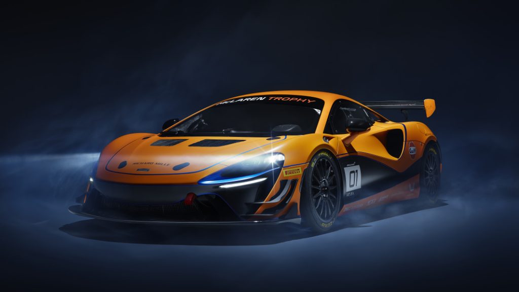 McLaren Artura Trophy lets loose the GT4 race car