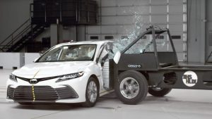 New IIHS side-impact test flunks virtually every mainstream midsize sedan, wagon