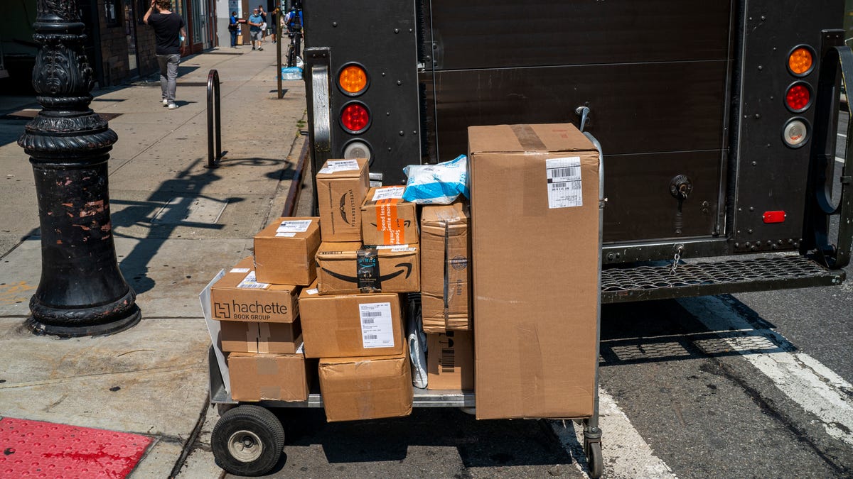 UPS Refuses to Install Air Conditioning in 150-Degree Delivery Trucks