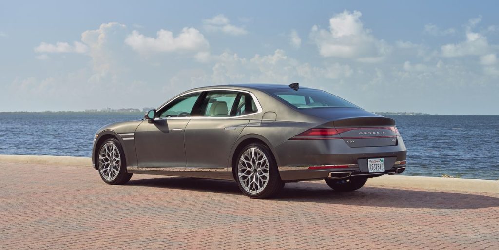 View Photos of the 2023 Genesis G90