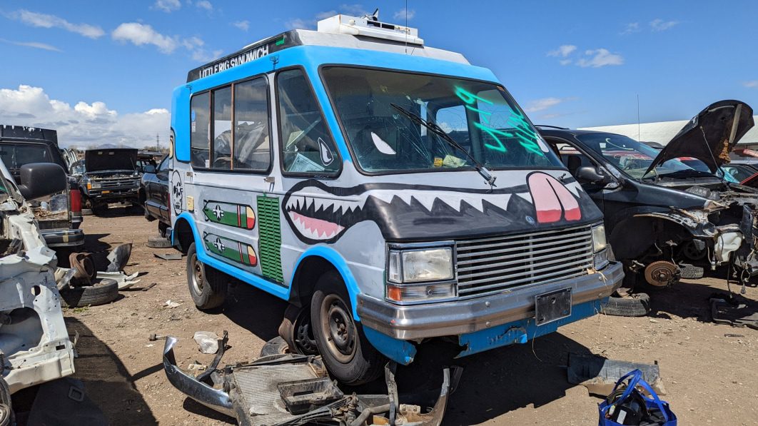 Junkyard Gem: 1993 UMC Aeromate Food Truck