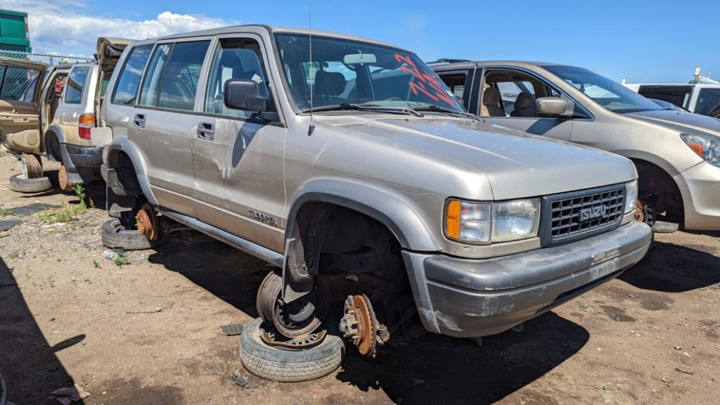 Junkyard Gem: 1996 Isuzu Trooper