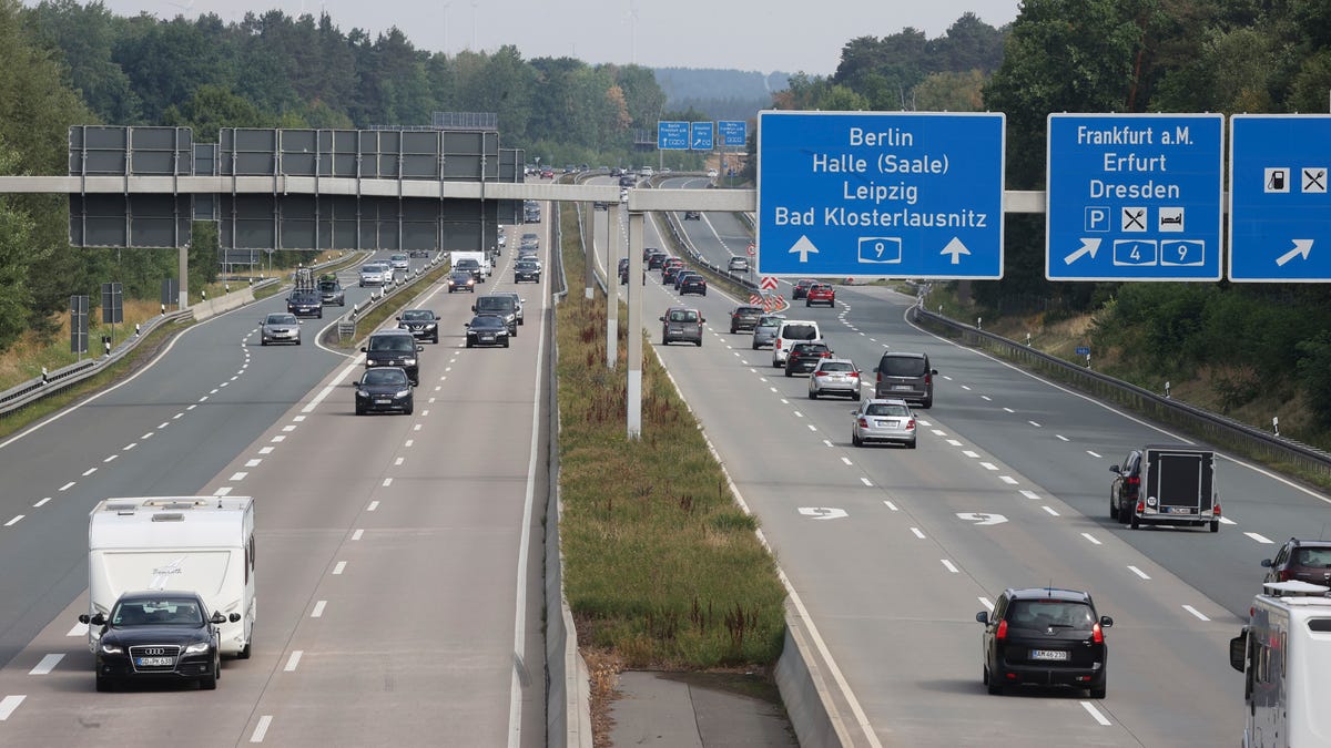 55 Percent of Germans Support Temporary Autobahn Speed Limits