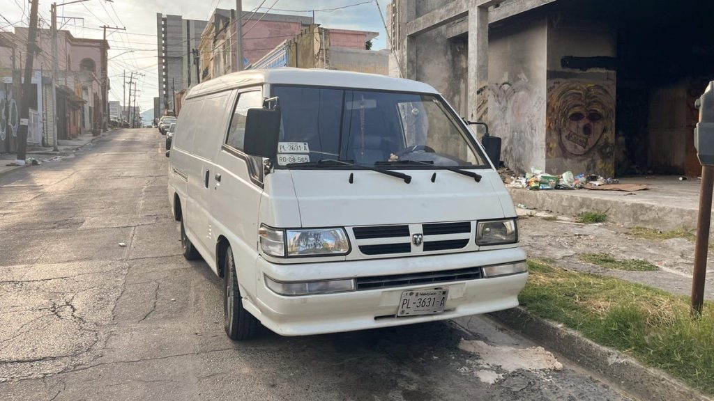 Carspotting: Monterrey, Nuevo León, Or How I Learned to Love the Mitsubishi Delica Dressed as a Dodge