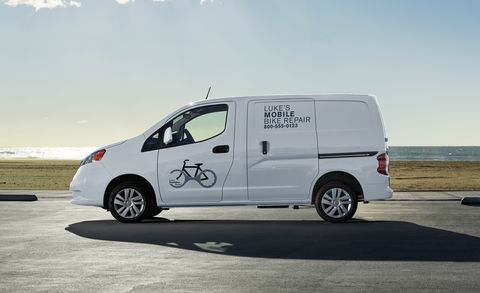 2021 nissan nv200 side