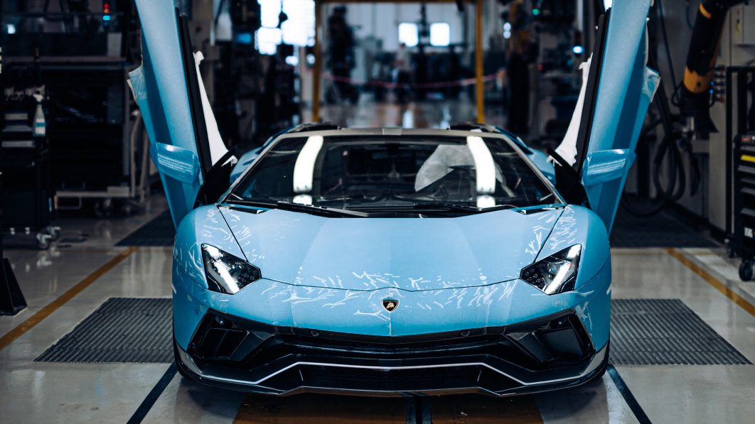 Lamborghini Aventador Ultimae Roadster ends non-hybrid V12 production