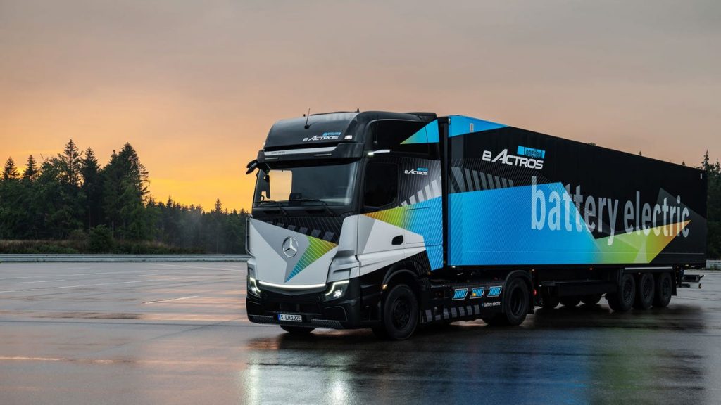 Mercedes-Benz's Electric Tractor Trailer Can Do 310 Miles on a Charge