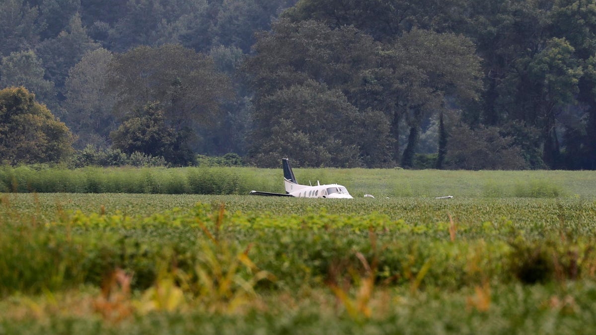 Pilot Threatened to Crash Fully-Fueled Plane Into a Walmart, Lands Safely