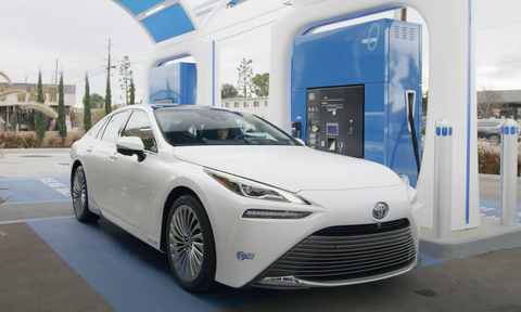 toyota mirai at fueling station 2022